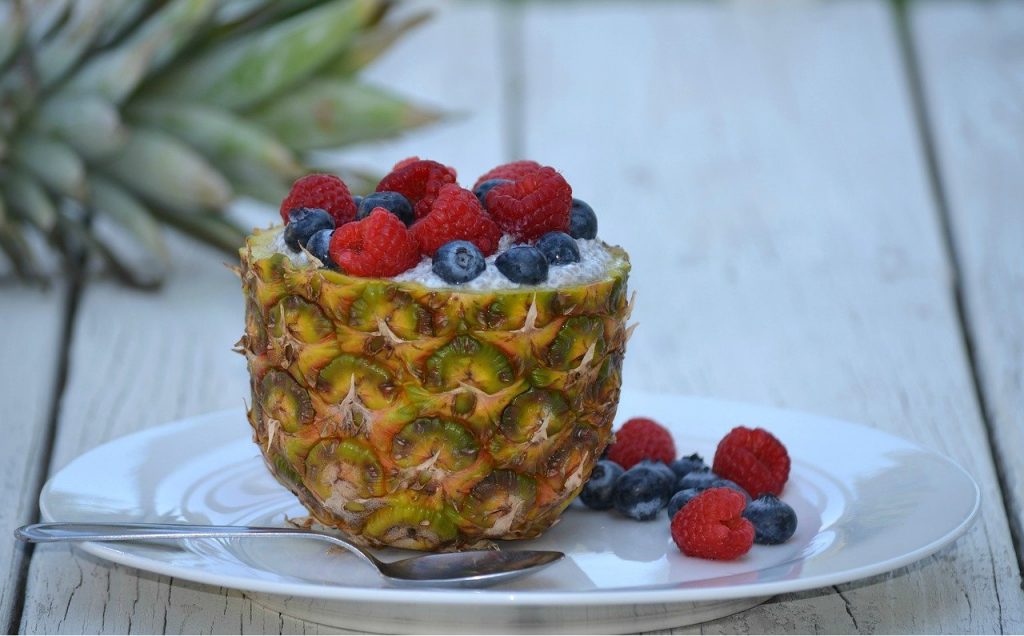 Budinca de chia poate fi realizată și cu fructe de pădure, este un deliciu și în combinația asta. Ori chiar cu cocos crud, pe care eu îl ador pur și simplu. Foto: Pixabay.com